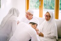 Islam tetap mewajibkan anak berbakti kepada orang tua meski pernah mengalami kezaliman.( ilustrasi poto: istimewa).