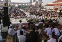 Ribuan jemaah memadati kompleks ibadah saat menghadiri Haflah Maulidurrasul di Semarang, Jawa Tengah.(poto: detikhikmah).