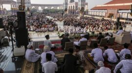 Ribuan jemaah memadati kompleks ibadah saat menghadiri Haflah Maulidurrasul di Semarang, Jawa Tengah.(poto: detikhikmah).