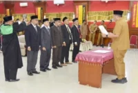 Wali Kota Pariaman Yota Balad resmi melantik lima pimpinan Badan Amil Zakat Nasional periode 2026-2031.(poto: padangkita.com).