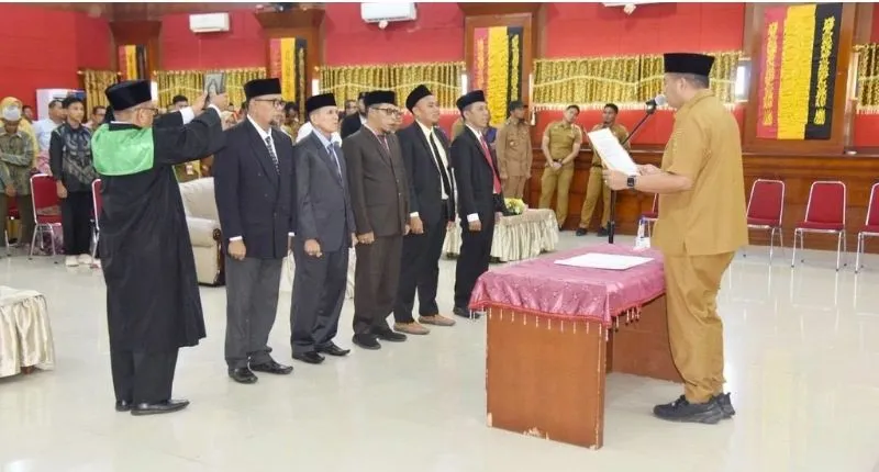 Wali Kota Pariaman Yota Balad resmi melantik lima pimpinan Badan Amil Zakat Nasional periode 2026-2031.(poto: padangkita.com).