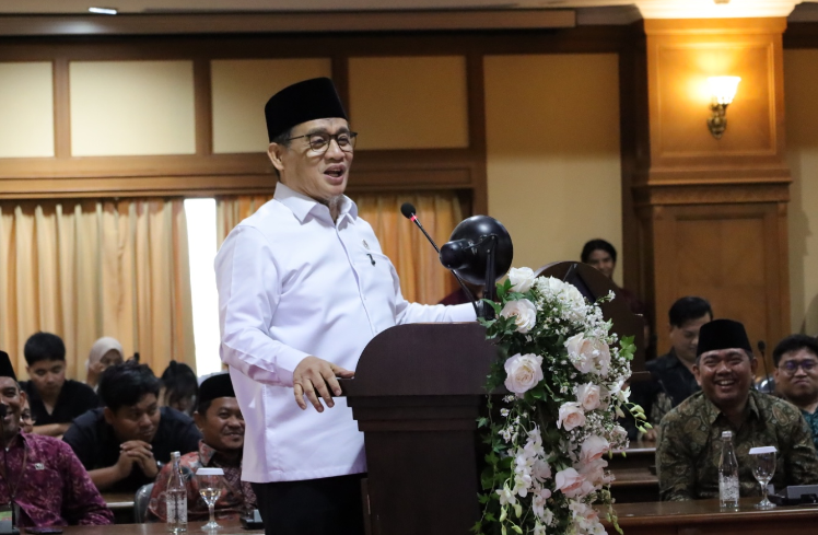Wakil Menteri Agama Romo Muhammad Syafi’i memimpin kegiatan bimbingan calon pengantin Bali di Gedung Madya Gosana, Pusat Pemerintahan Kabupaten Badung Mangupura, Rabu (23/9/2026).(poto: kemenag.go.id).