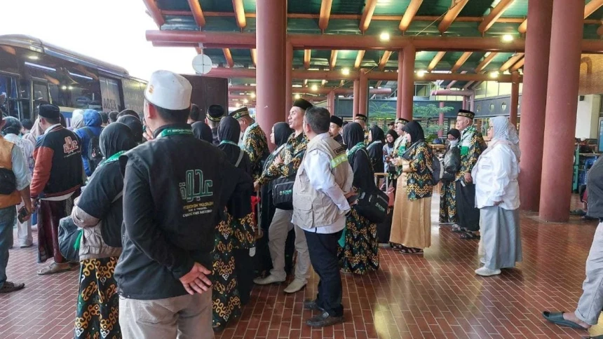 Jamaah umrah membatalkan penerbangan lantaran penutupan sementara Bandara Internasional Soekarno-Hatta (Soetta) akibat sebaran abu vulkanik letusan Gunung Anak Krakatau.(poto: nuonline).