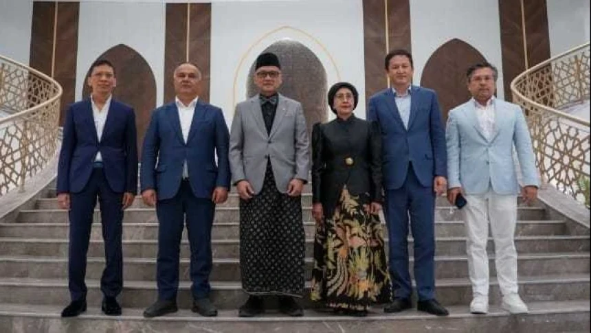 Menteri Haji dan Umrah RI Moch Irfan Yusuf memperkuat kerja sama wisata religi dan konektivitas antara Indonesia dengan Uzbekistan.(poto: nuonline).