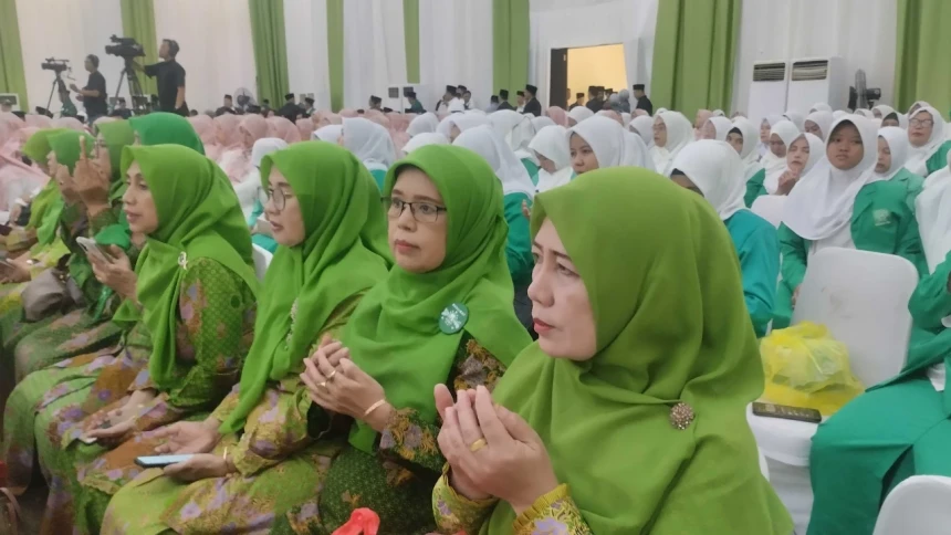 Pengurus Muslimat NU Jakarta Timur pada pelantikan PBNU 2026-2031 di Pesantren Al-Hamid, Jakarta, Sabtu (24/10/2026).(poto: nu online).