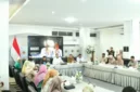 Wali Kota Padang, Fadly Amran memimpin rapat Pembentukan Tim Fasilitasi Sertifikasi Keamanan Pangan dan Sertifikasi Halal Kota Padang.(poto: padangkita.com).