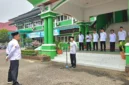 Ketua Tim Bina Penyuluh Agama Islam Kanwil Kemenag Jambi, Pungut Supriady, memaparkan rincian program kerja tersebut saat memimpin Apel Kedisiplinan Pegawai di halaman kantor, Senin (26/10/2026).(poto: kanwil kemenag jambi).