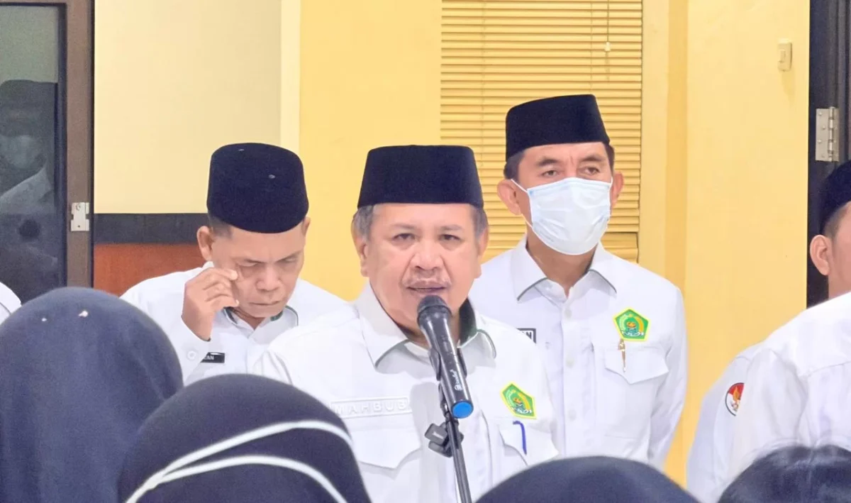 Kepala Kantor Wilayah Kementerian Agama Provinsi Jambi, Dr. H. Mahbub Daryanto, M.Pd.I., memimpin langsung apel rutin pegawai pada Senin (12/10/2026).(poto: kemenag Jambi).