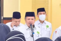 Kepala Kantor Wilayah Kementerian Agama Provinsi Jambi, Dr. H. Mahbub Daryanto, M.Pd.I., memimpin langsung apel rutin pegawai pada Senin (12/10/2026).(poto: kemenag Jambi).